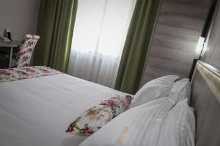 Отель Prestige Boutique Hotel Craiova Крайова Двухместный номер Делюкс с 1 кроватью или 2 отдельными кроватями-11